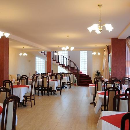 Pension Rozeclas Oradea Bagian luar foto
