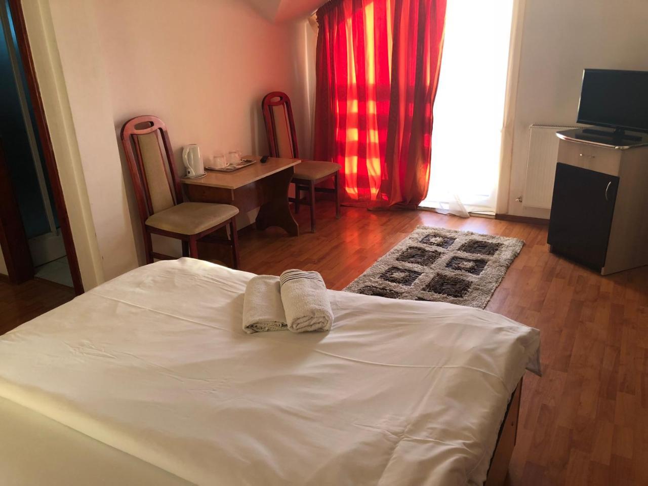 Pension Rozeclas Oradea Bagian luar foto