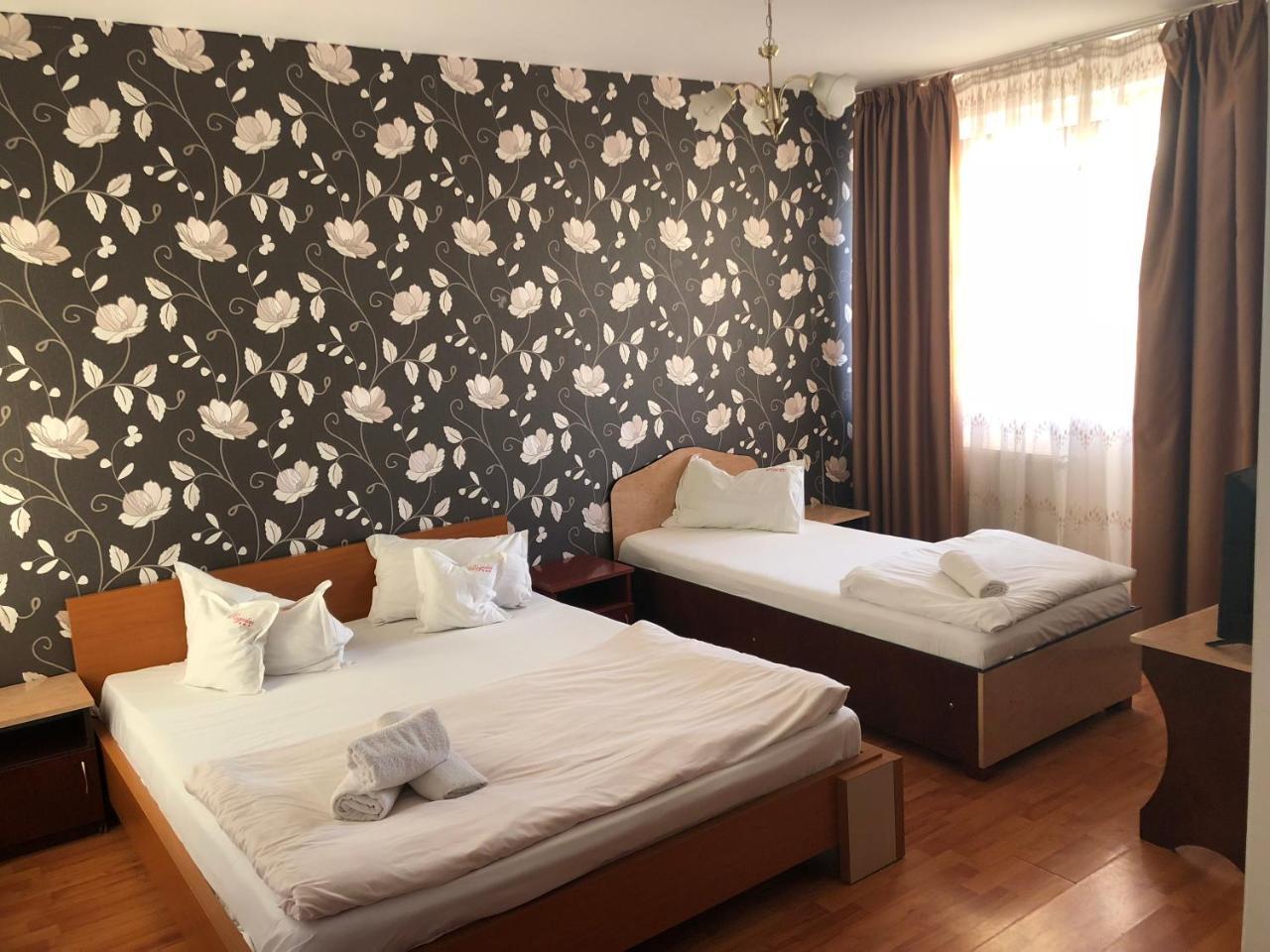Pension Rozeclas Oradea Bagian luar foto